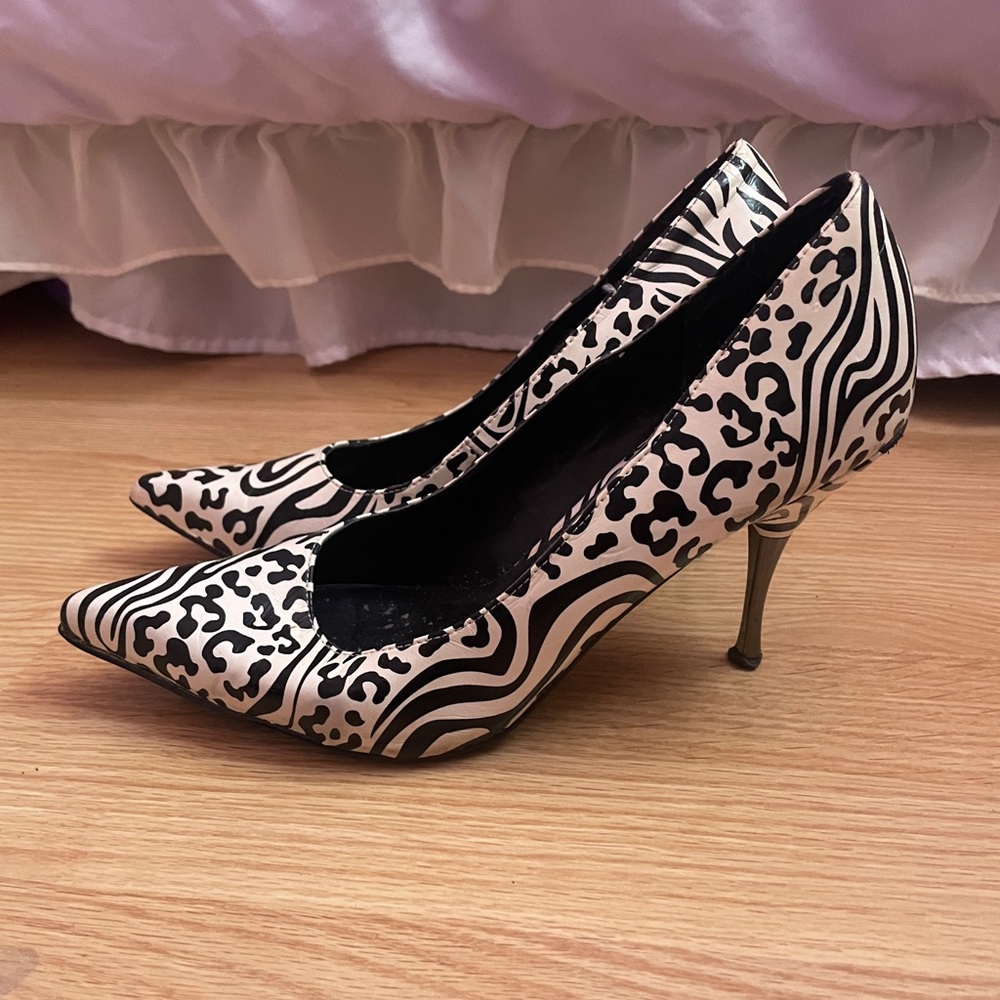 Stylish Black and White Animal Print Women's Heels